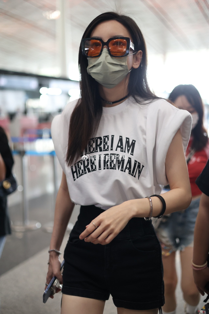 0065vCtQly1hjo0b4eg68j32tc480qv7.jpg