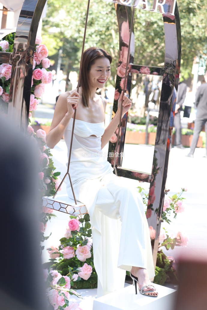 0065vCtQly1hm1mr54899j347s6bk1l4.jpg
